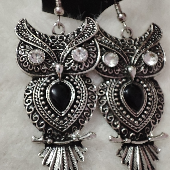 Quirky Earring - Picture 2 of 4